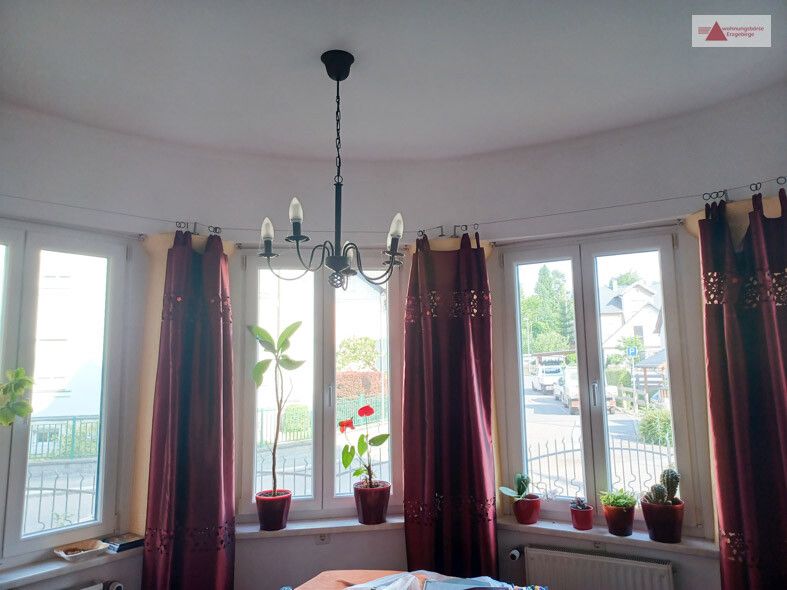 Rollstuhlgerechte 3-Raum-Wohnung in repräsentativer Fabrikantenvilla in Thalheim zu vermieten!